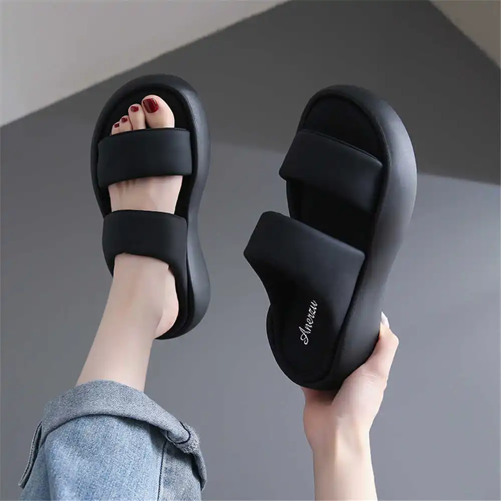 Size 39 Strips Summer Shoes Sa - огляд і ціна Luxury Lifestyle Hospitality