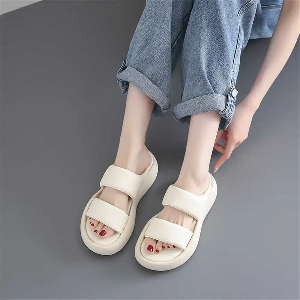 Size 39 Strips Summer Shoes Sa - огляд і ціна Luxury Lifestyle Hospitality